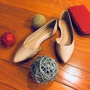 Nude pointed toe flats